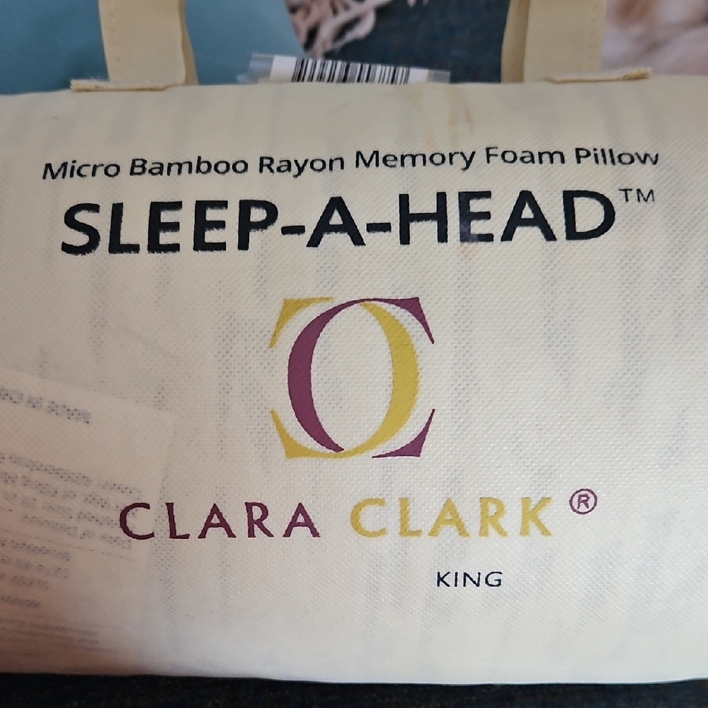 Clara Clark Cream Memory Foam Pillow